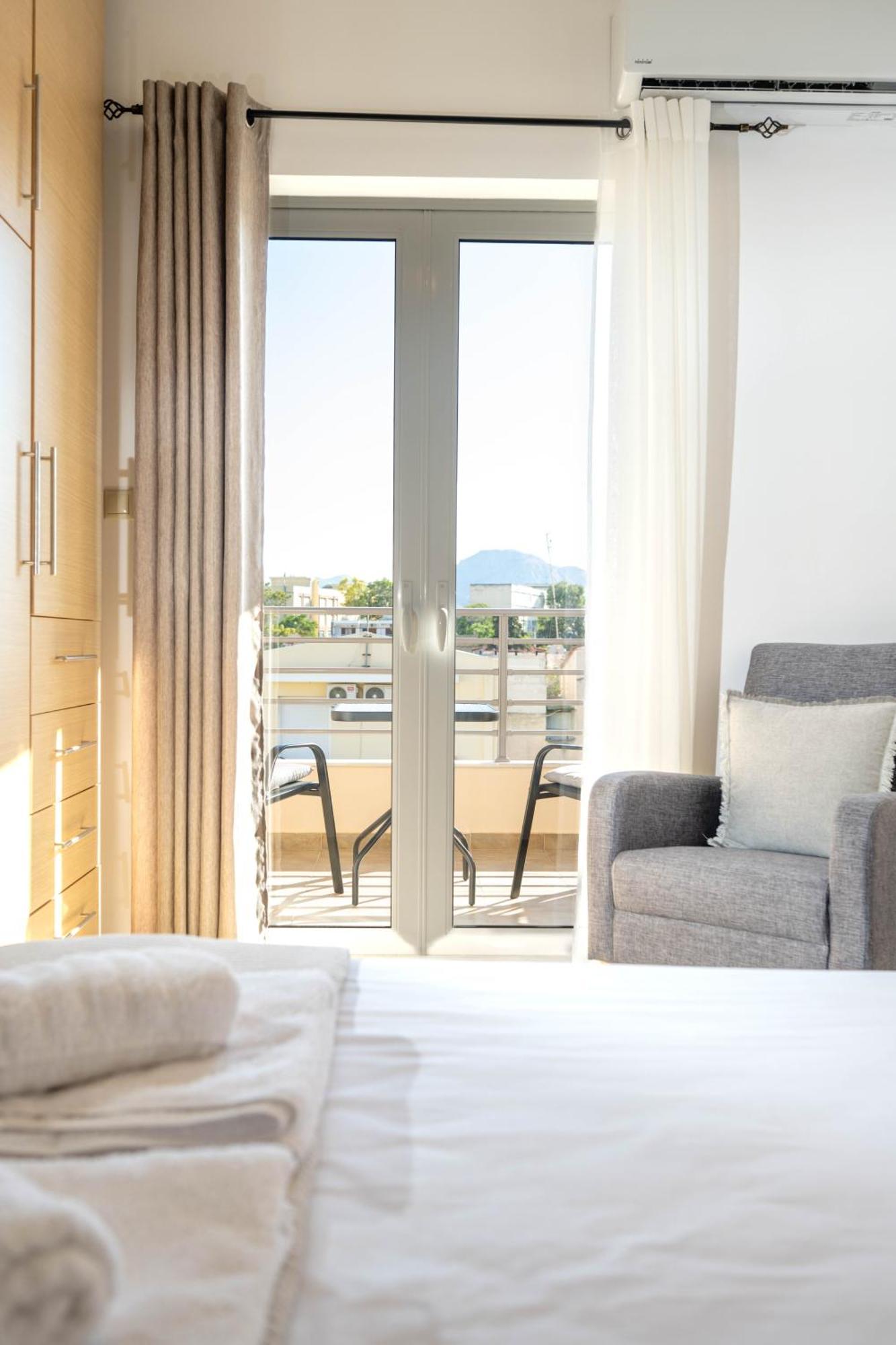 Corinth Downtown Comfy Studio מראה חיצוני תמונה